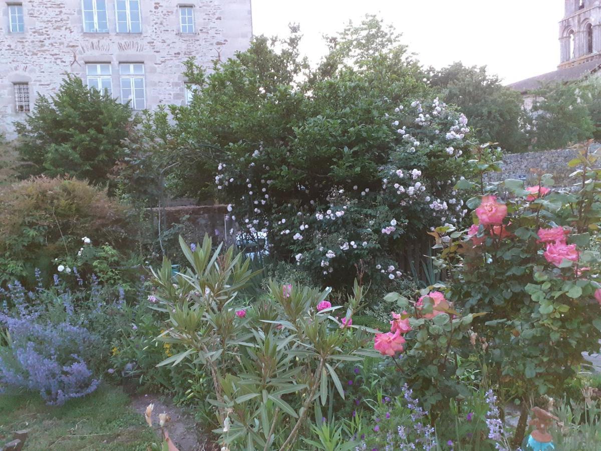 Chambre D Hote "Sous Le Clocher" Saint-Léonard-de-Noblat المظهر الخارجي الصورة